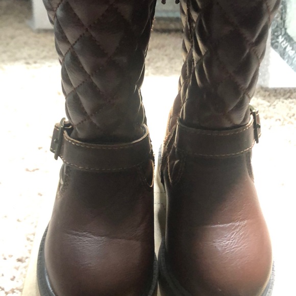 Carters - Picture 2 of 5